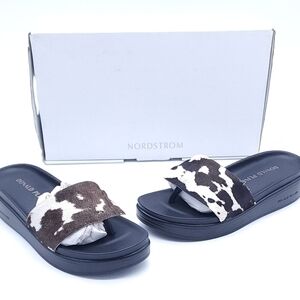 Donald Pliner Women's Fifi Cow Print Calf Hair Slip-On Toe Post Sandal Size 5.5